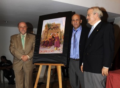 El pintor (centro) en la presentaci�n de uno de sus carteles