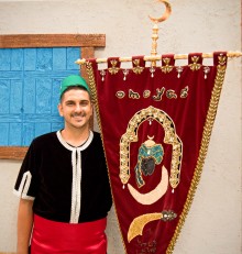 Desde este rincón saludamos a todos los comparsistas y amigos que tienen a bien visitarnos.  En este espacio queremos ofrecerles una pequeña muestra de lo que es el espíritu festero de esta comparsa, y transmitirle el buen ambiente que reina en esta comparsa.  Un saludo desde la presidencia de la comparsa y desde aquí invitarles a participar de esta gran 